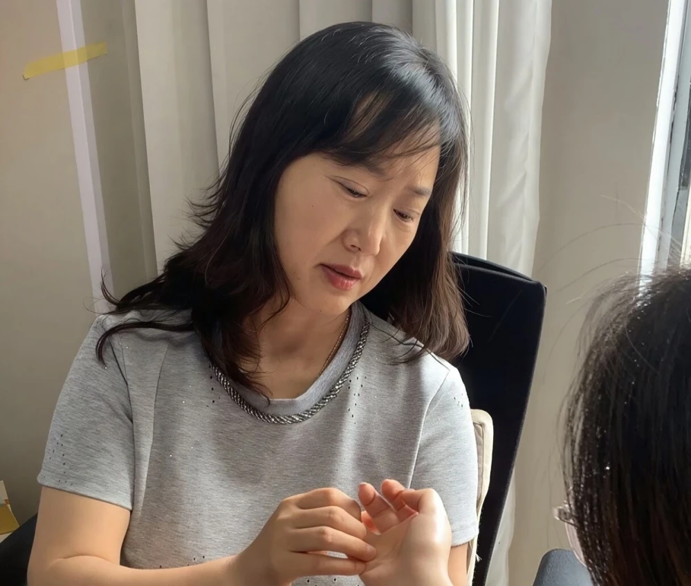 不靠报告单，只凭三指脉：行医三十余年，她为慢病患者溯源病根